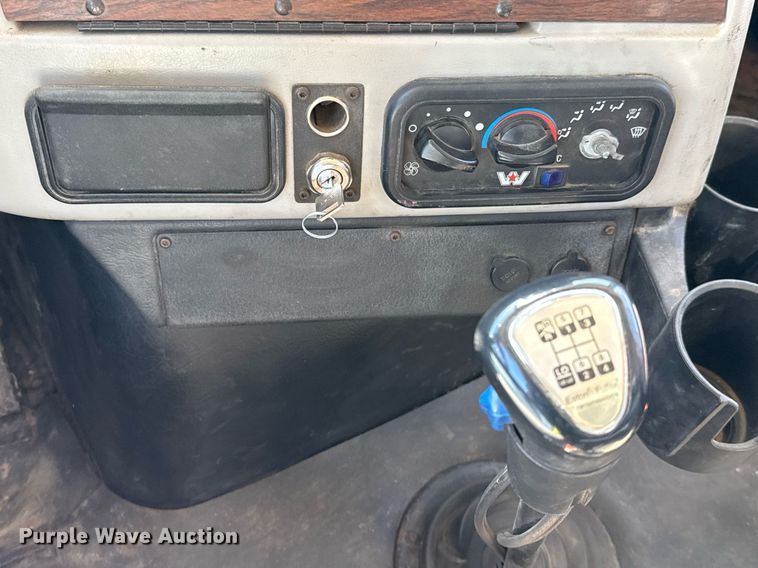 image for item EJ3071 2015 Western Star 4700SF dump truck