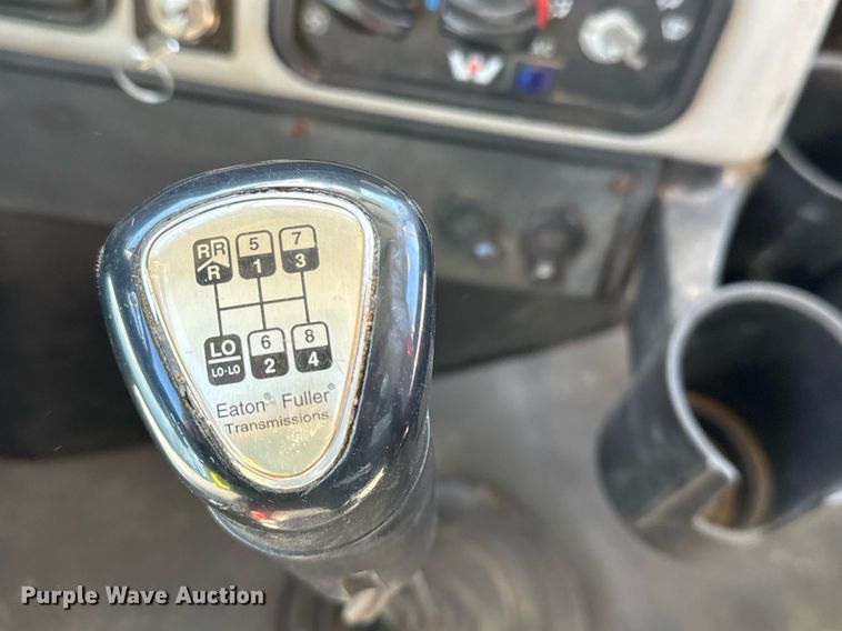 image for item EJ3071 2015 Western Star 4700SF dump truck