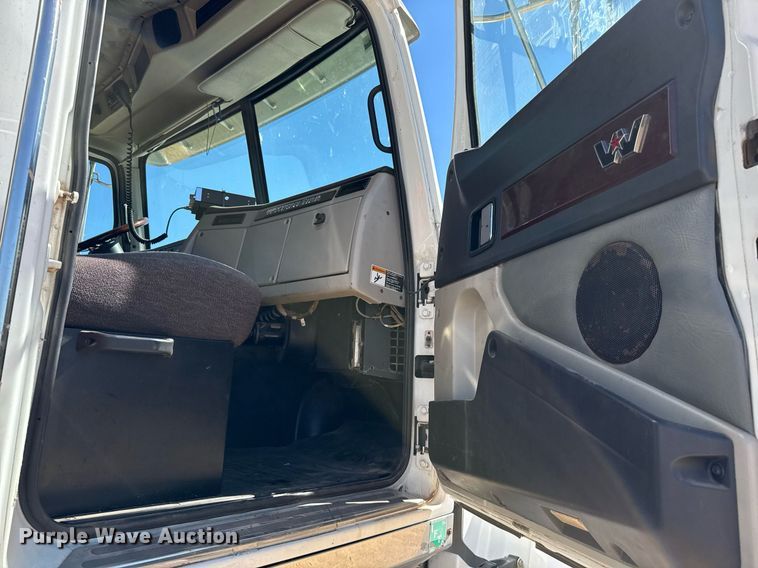 image for item EJ3071 2015 Western Star 4700SF dump truck