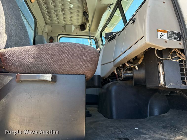 image for item EJ3071 2015 Western Star 4700SF dump truck