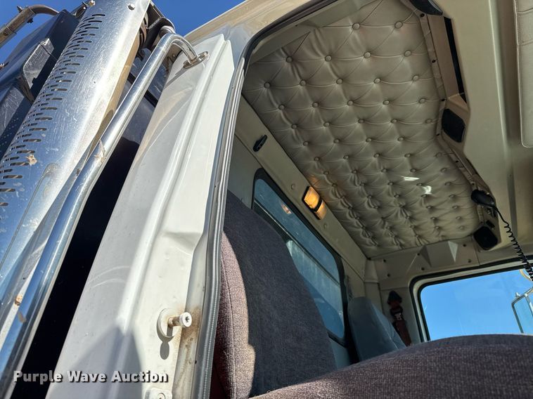 image for item EJ3071 2015 Western Star 4700SF dump truck