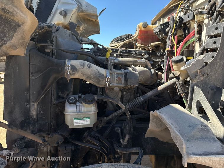 image for item EJ3071 2015 Western Star 4700SF dump truck