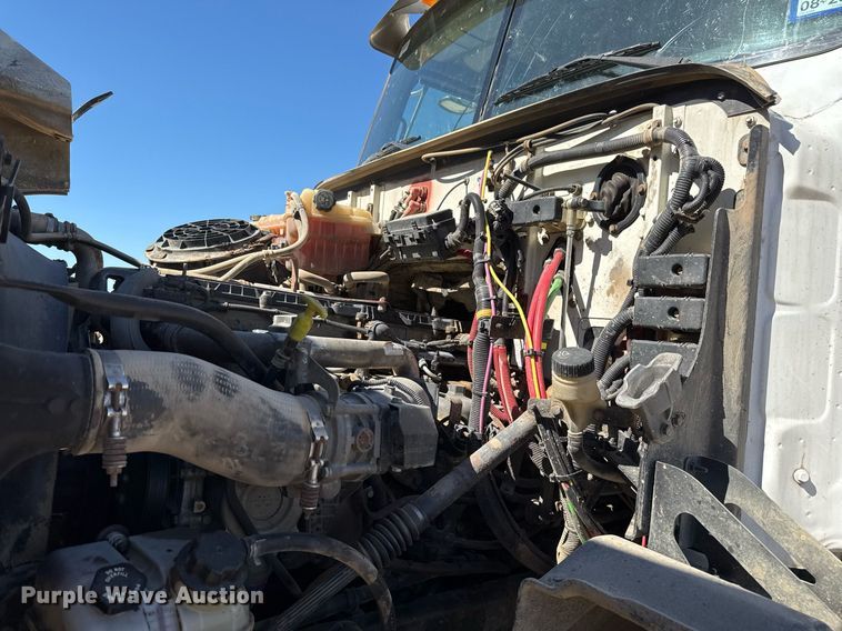 image for item EJ3071 2015 Western Star 4700SF dump truck