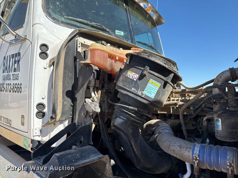 image for item EJ3071 2015 Western Star 4700SF dump truck