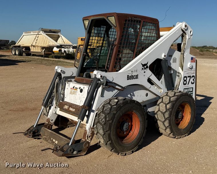 image for item EJ3072 2002 Bobcat 873 skid steer loader