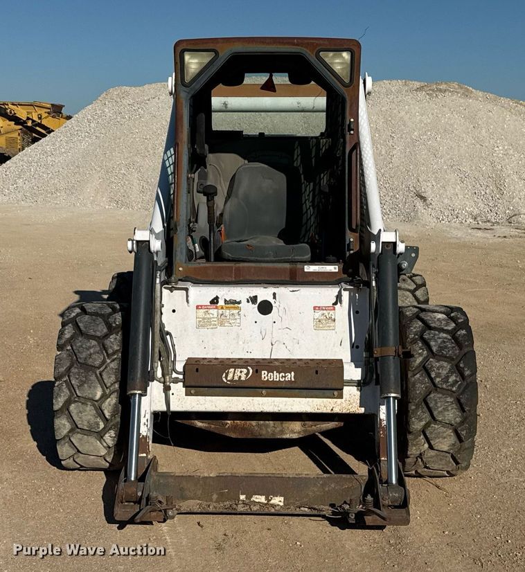 image for item EJ3072 2002 Bobcat 873 skid steer loader