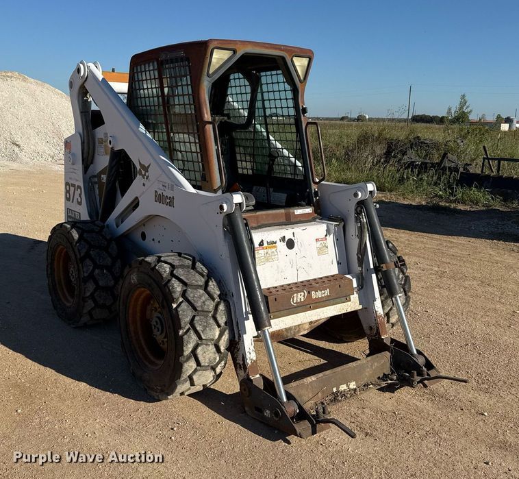 image for item EJ3072 2002 Bobcat 873 skid steer loader