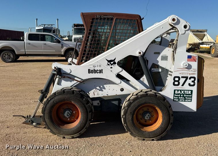 image for item EJ3072 2002 Bobcat 873 skid steer loader