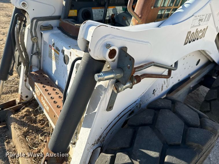 image for item EJ3072 2002 Bobcat 873 skid steer loader