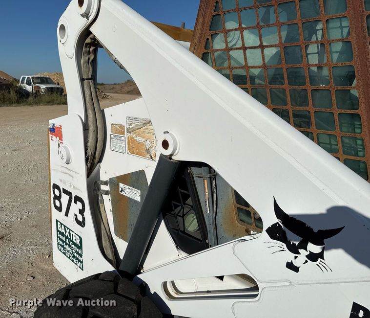 image for item EJ3072 2002 Bobcat 873 skid steer loader