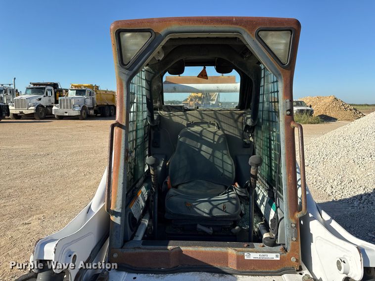 image for item EJ3072 2002 Bobcat 873 skid steer loader