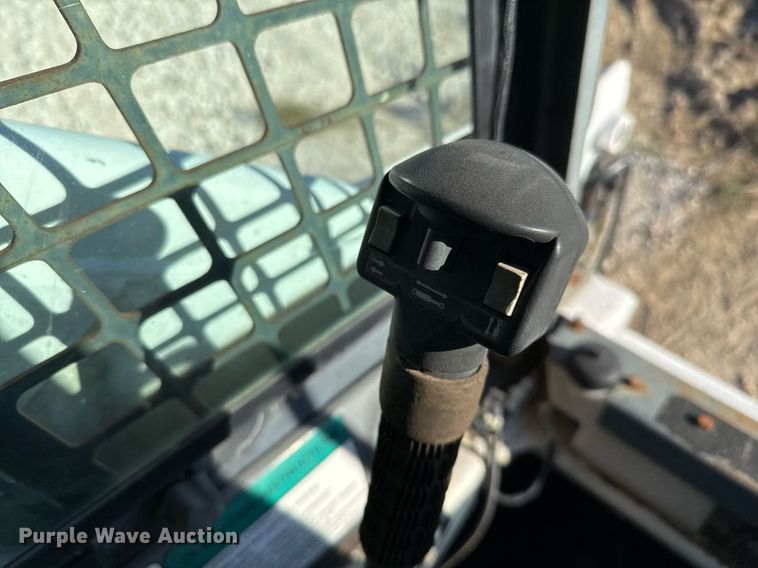 image for item EJ3072 2002 Bobcat 873 skid steer loader