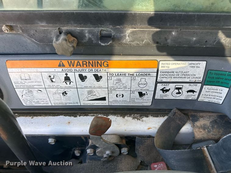 image for item EJ3072 2002 Bobcat 873 skid steer loader