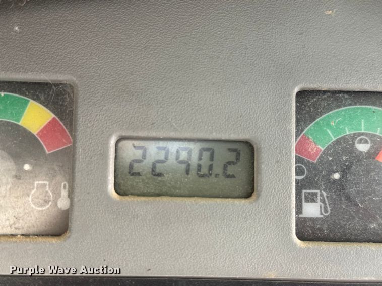 image for item EJ3072 2002 Bobcat 873 skid steer loader