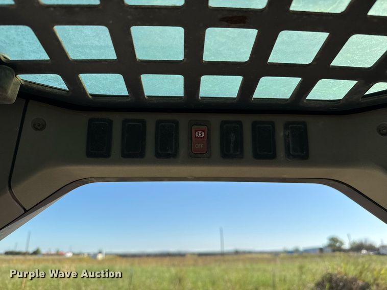 image for item EJ3072 2002 Bobcat 873 skid steer loader