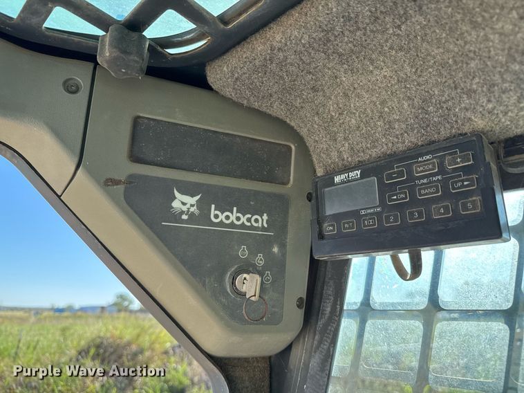 image for item EJ3072 2002 Bobcat 873 skid steer loader