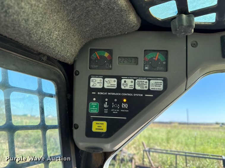 image for item EJ3072 2002 Bobcat 873 skid steer loader