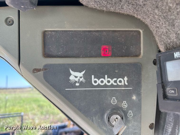 image for item EJ3072 2002 Bobcat 873 skid steer loader