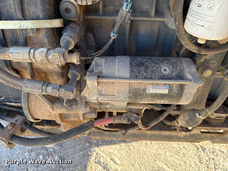 image for item EJ3072 2002 Bobcat 873 skid steer loader