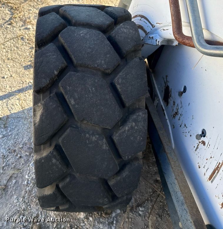 image for item EJ3072 2002 Bobcat 873 skid steer loader