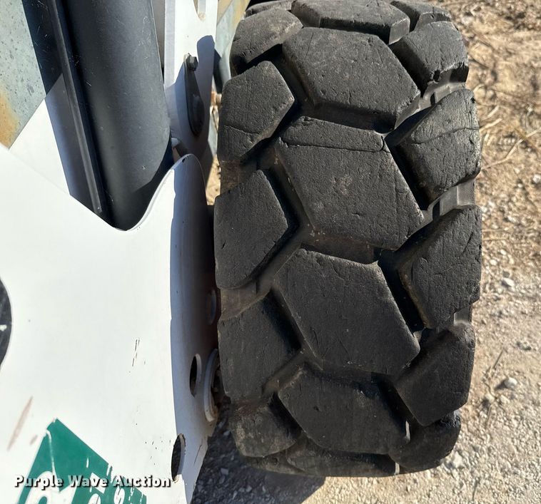 image for item EJ3072 2002 Bobcat 873 skid steer loader