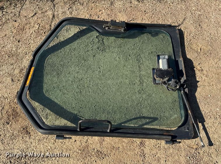 image for item EJ3072 2002 Bobcat 873 skid steer loader