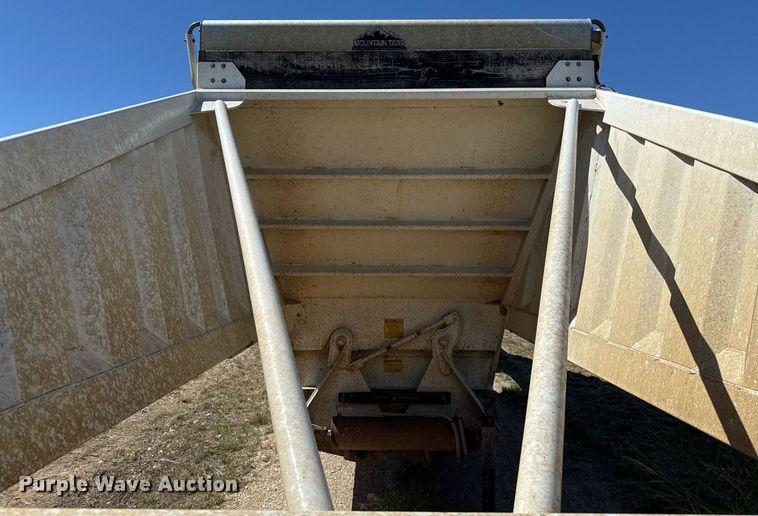 image for item EJ3073 2017 CTS BDT-40 bottom dump trailer