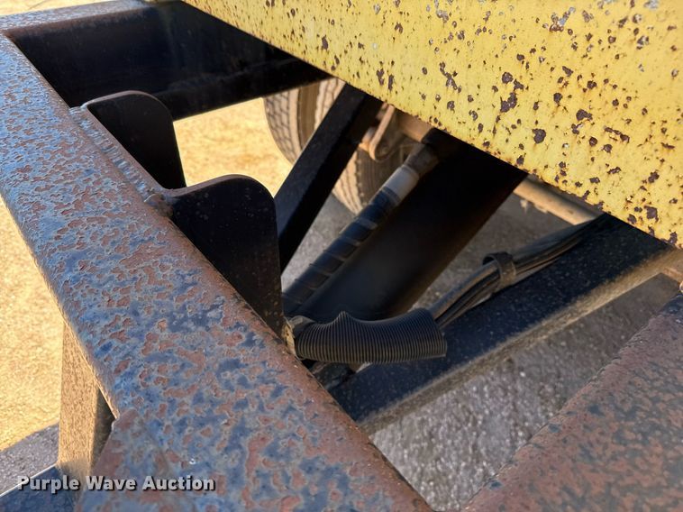 image for item EJ3078 2013 Warren end dump pup trailer