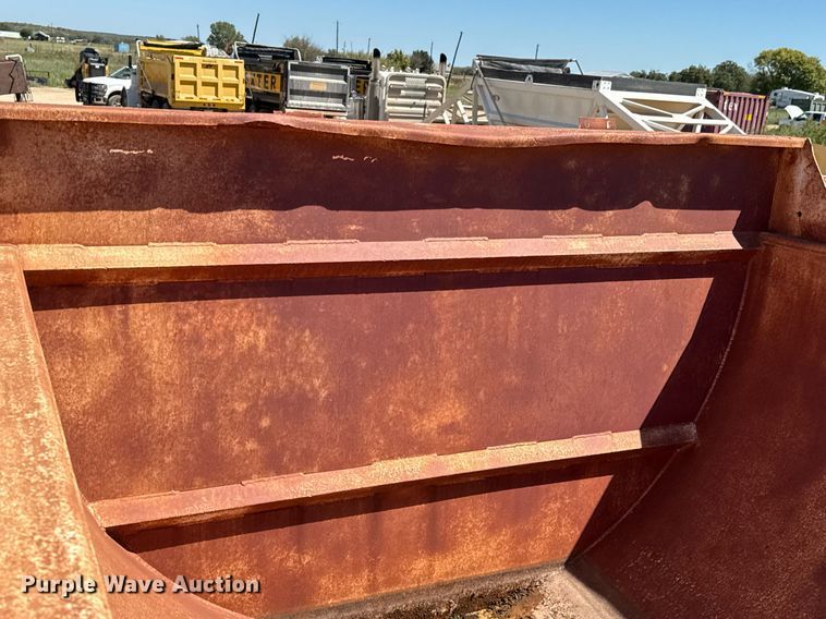 image for item EJ3079 2002 SEI end dump pup trailer