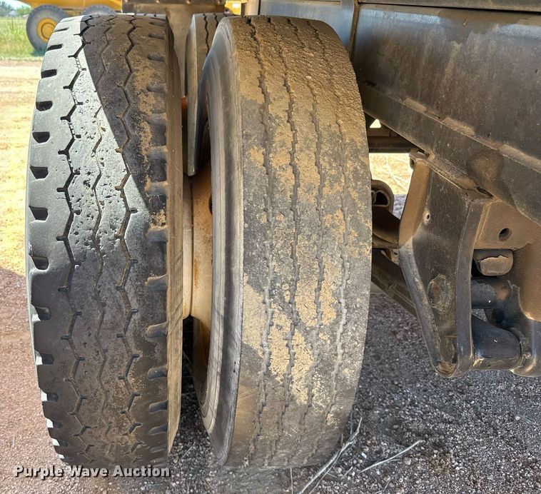 image for item EJ3079 2002 SEI end dump pup trailer