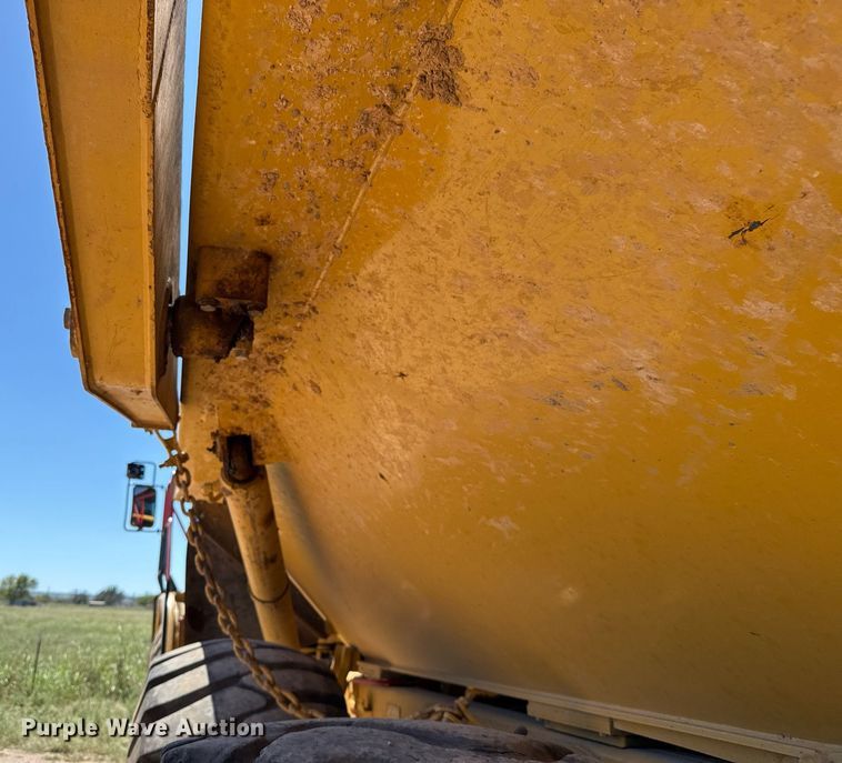 image for item EJ3080 2005 Caterpillar CAT 730 haul truck