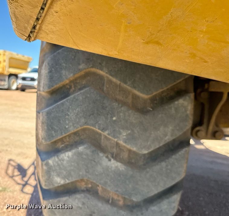 image for item EJ3080 2005 Caterpillar CAT 730 haul truck