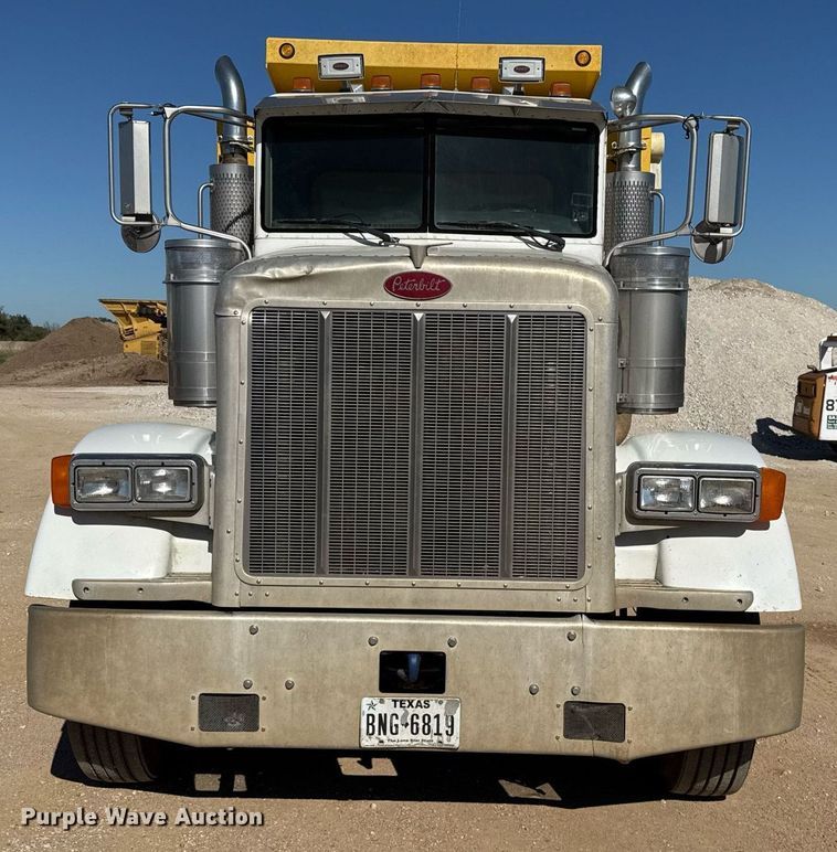 image for item EJ3083 2005 Peterbilt 378 dump truck