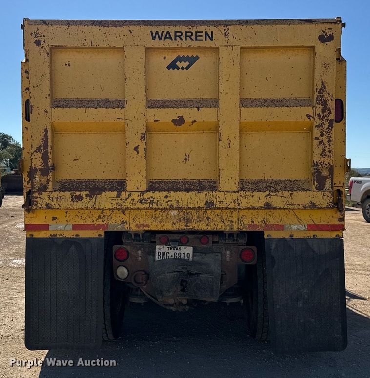 image for item EJ3083 2005 Peterbilt 378 dump truck