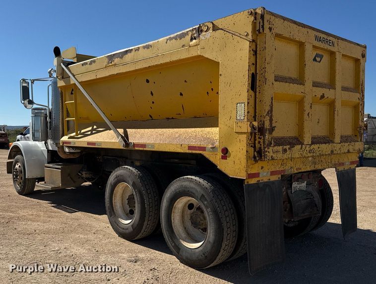 image for item EJ3083 2005 Peterbilt 378 dump truck