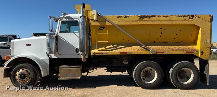 image for item EJ3083 2005 Peterbilt 378 dump truck