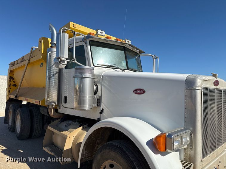 image for item EJ3083 2005 Peterbilt 378 dump truck