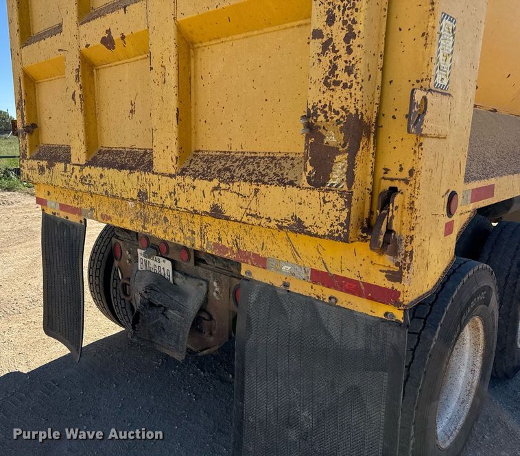 image for item EJ3083 2005 Peterbilt 378 dump truck