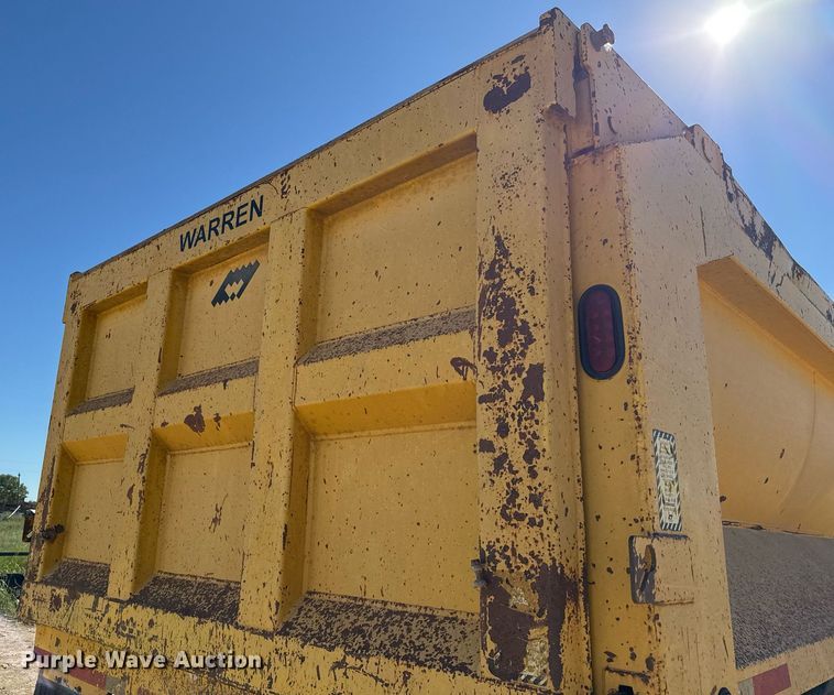 image for item EJ3083 2005 Peterbilt 378 dump truck