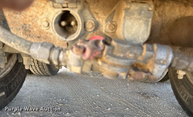 image for item EJ3083 2005 Peterbilt 378 dump truck