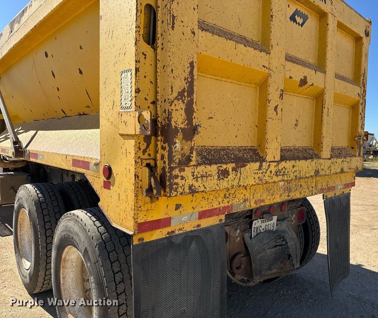 image for item EJ3083 2005 Peterbilt 378 dump truck