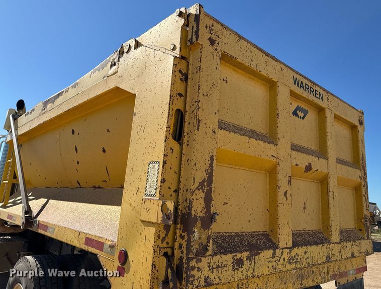 image for item EJ3083 2005 Peterbilt 378 dump truck