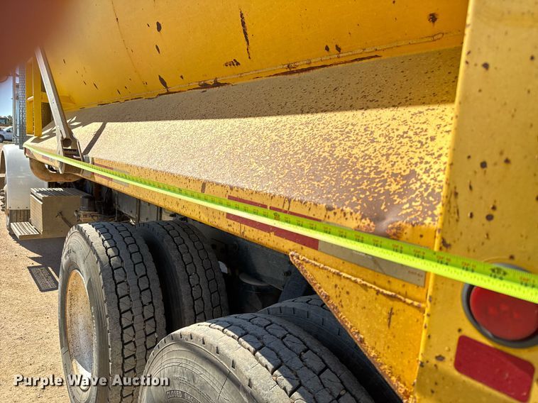 image for item EJ3083 2005 Peterbilt 378 dump truck