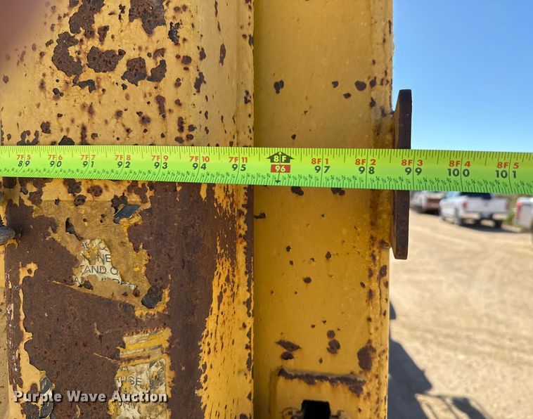 image for item EJ3083 2005 Peterbilt 378 dump truck