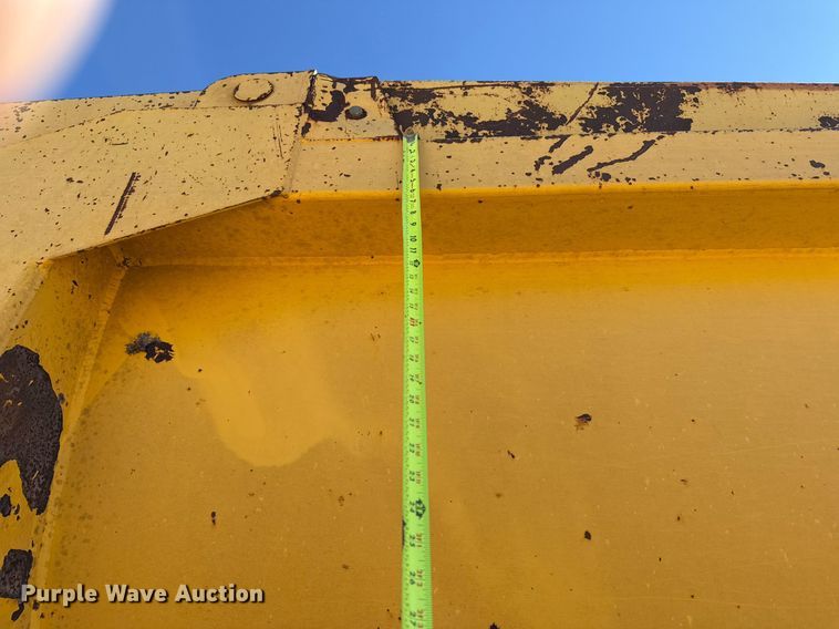 image for item EJ3083 2005 Peterbilt 378 dump truck