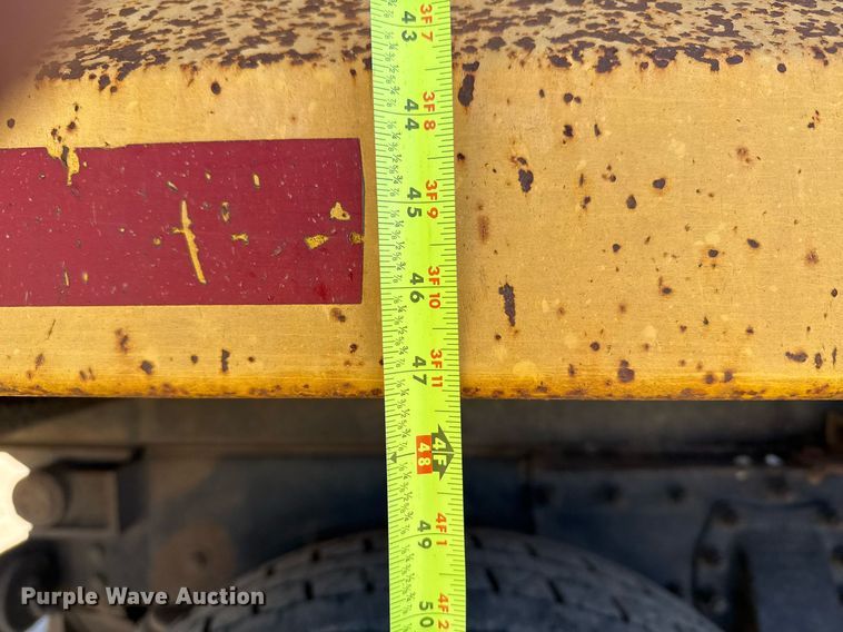 image for item EJ3083 2005 Peterbilt 378 dump truck