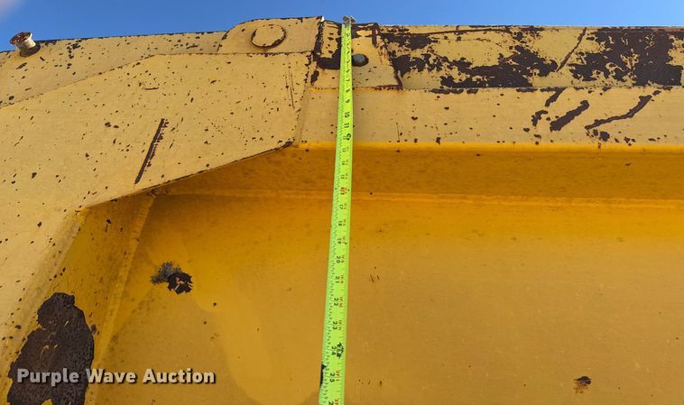 image for item EJ3083 2005 Peterbilt 378 dump truck