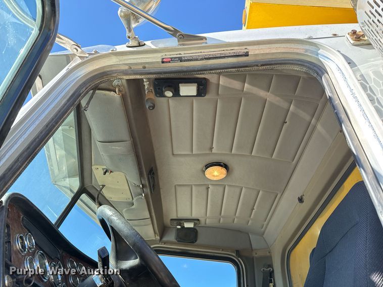 image for item EJ3083 2005 Peterbilt 378 dump truck