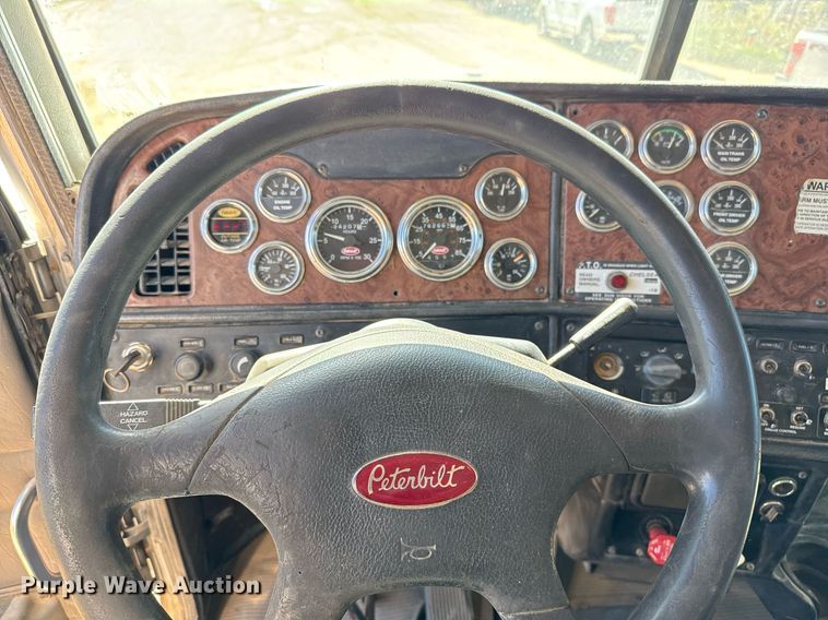 image for item EJ3083 2005 Peterbilt 378 dump truck