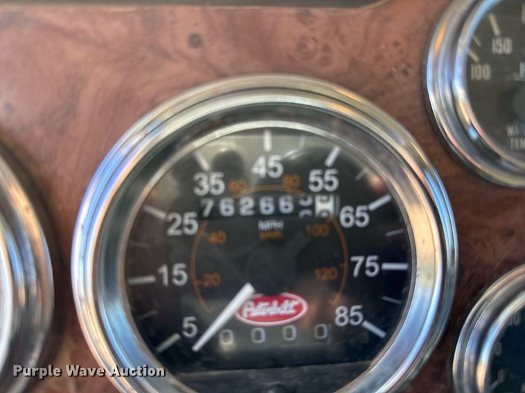 image for item EJ3083 2005 Peterbilt 378 dump truck